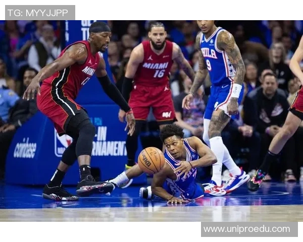 恩比德砍下30+，湖人力克尼克斯：一场震撼人心的篮球对决